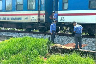 Băng qua đường sắt, cụ bà 86 tuổi bị tàu tông tử vong