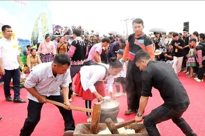 Lóng Sập rực rỡ sắc màu biên giới chào đón du khách dịp lễ 2.9
