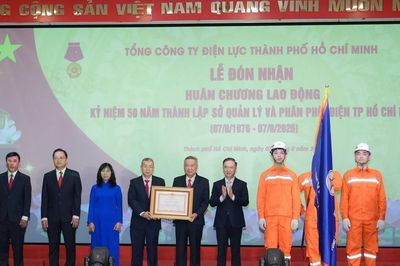 Điện lực TPHCM vinh dự đón nhận Huân chương Lao động hạng Ba