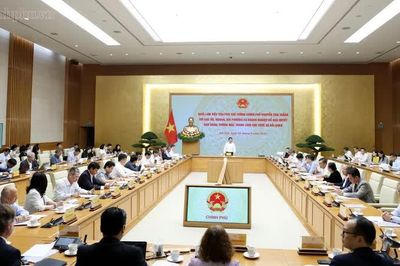 Phó Thủ tướng Nguyễn Văn Thắng làm việc về giải quyết khó khăn, vướng mắc trong lĩnh vực thuế và hải quan