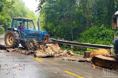 Lâm Đồng: Tập trung khắc phục sạt lở đất trên đèo Con Ó