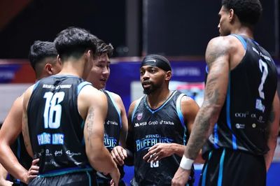 Nhà đương kim vô địch Hanoi Buffaloes củng cố ngôi đầu