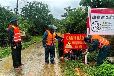 Quảng Trị: Mưa lớn gây ngập cục bộ, tiềm ẩn nguy cơ lũ quét, sạt lở đất