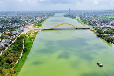 Huế nghiên cứu khai thác du lịch trên sông Hương gắn với thoát lũ