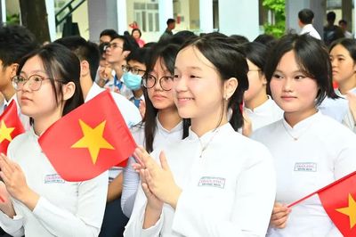 'Nóng' chuyện trường lớp, an toàn thực phẩm trước năm học mới