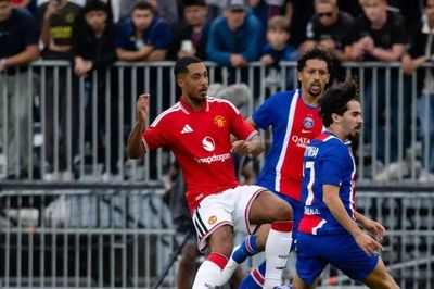 Man Utd trả giá đắt sau trận giao hữu PSG