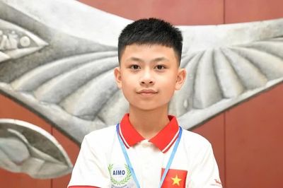 Nam sinh xin rời giường bệnh giành Huy chương Bạc toán quốc tế