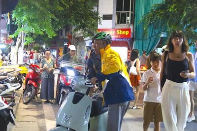 Người Hà Nội 'tập thói quen' mới ở vùng phát thải thấp