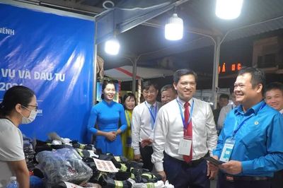 Gần 70 gian hàng hội tụ tại hội chợ thương mại phường Nếnh