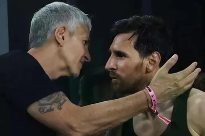Messi và vợ về Argentina