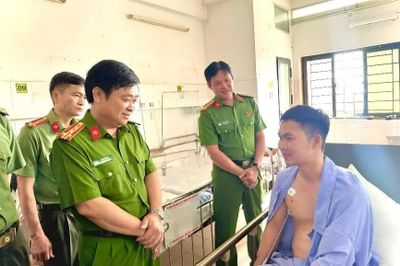 Cán bộ công an xã bị thương khi truy đuổi nhóm nghi trộm chó