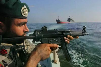 Iran quyết 'khóa' eo biển Hormuz, buộc Mỹ đáp ứng loạt điều kiện
