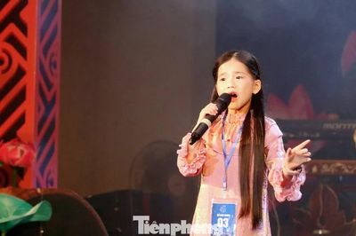 Cô bé 8 tuổi gây ấn tượng với làn điệu Ví, Giặm