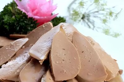 Bỏ phố về quê nuôi ngỗng, người đàn ông xây đế chế gan ngỗng thách thức Pháp