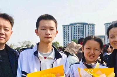 Hai anh em cùng đỗ đại học top đầu, em gái 15 tuổi không nhận là 'thần đồng'