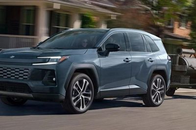 Toyota thừa nhận sức ép từ xe Trung Quốc khiến họ phải tăng giá