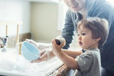 Cha mẹ nên rèn tính tự lập cho trẻ từ khi nào?