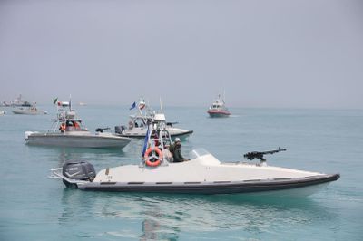 Lực lượng Vũ trang Iran tuyên bố về lựa chọn không thể khác của Mỹ ở eo biển Hormuz