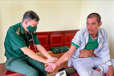 Cứu vớt ngư dân trôi dạt trên biển