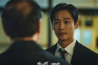 Namkoong Min lạnh lùng đối đầu với bố vợ trong phim Người chồng 'The Husband'