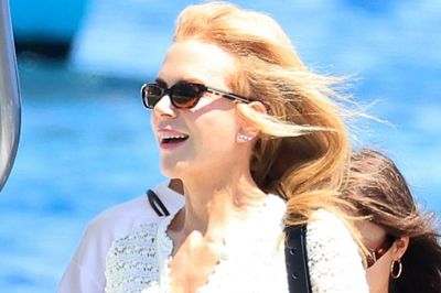 Nicole Kidman khoe thần thái thanh lịch với váy len dệt kim