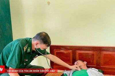 Kịp thời cứu ngư dân gặp nạn trên biển