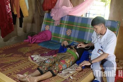 Thầy thuốc nơi bản xa