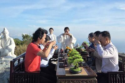 Uống trà trên đỉnh Bàn Cờ:Hướng đi mới của du lịch Việt