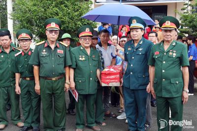 Tổ chức cất bốc và tiễn đưa hài cốt liệt sĩ Nguyễn Văn Biên về quê hương
