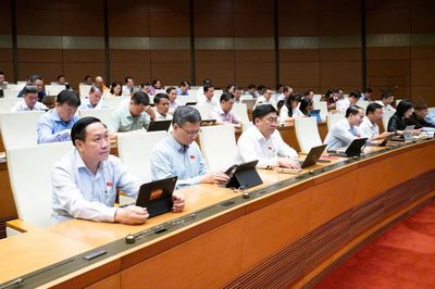 Quốc hội thảo luận các dự án luật sửa đổi, bổ sung về lĩnh vực ngân hàng, tín dụng, xuất bản, phổ biến giáo dục pháp luật