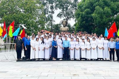 Trường THPT Thủ Khoa Huân: Gieo những 'hạt giống đỏ' cho tương lai