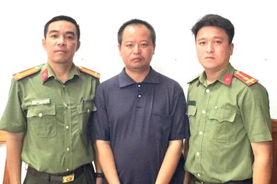 Công an xã Nam Ninh Hòa bàn giao đối tượng lẩn trốn sau vụ trọng án cho Công an TP. Đồng Nai