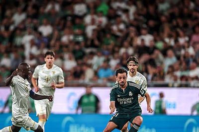 Những bài toán chiến thuật của HLV Jose Mourinho khi Real Madrid thắng Ferencvaros 2-1