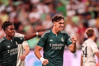 Tân binh Carlos Espi lập công giúp Real Madrid thắng sát nút Ferencvaros 2-1 ở Budapest
