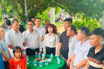 Lãnh đạo phường Mũi Né thăm hỏi, động viên gia đình nạn nhân bị tai nạn lao động