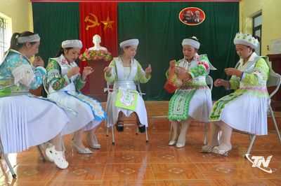 Giữ màu thổ cẩm giữa nhịp sống hiện đại