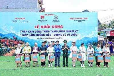 “Thắp sáng đường biên - Đường cờ Tổ quốc”: Sứ mệnh thiêng liêng và dấu ấn xung kích của tuổi trẻ nơi phên dậu Tổ quốc “Thắp sáng đường biên - Đường cờ Tổ quốc”: Sứ mệnh thiêng liêng và dấu ấn xung kích của tuổi trẻ nơi phên dậu Tổ quốc
