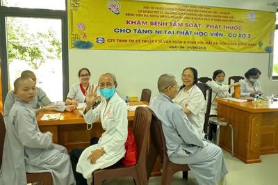 Chùa Tường Nguyên kết hợp y bác sĩ khám bệnh cho Tăng Ni ở Học viện Phật giáo VN tại TP.HCM