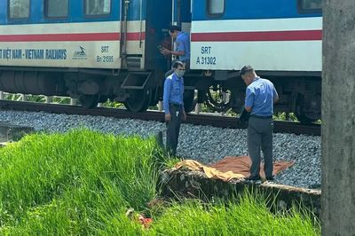 Tai nạn tại đường ngang đường sắt, một cụ bà tử vong