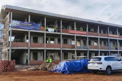 Gấp rút hoàn thiện trường nội trú vùng biên trước năm học mới