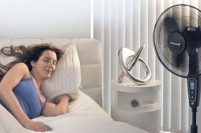 'Hiểm họa' từ thói quen bật quạt chĩa thẳng vào người khi ngủ ban đêm