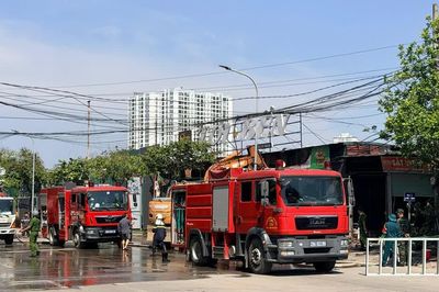 Hà Nội: 'Bà hỏa' ghé cửa hàng phế liệu ở đường 25m