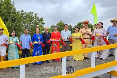 Xã Đầm Dơi khánh thành cầu Cả Kiến