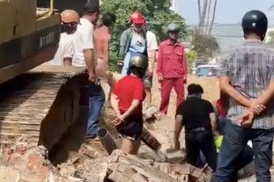 Tường sập đè hai người thương vong khi đang thi công cống thoát nước ở Mũi Né