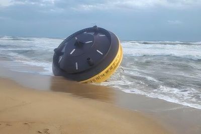 Tìm chủ sở hữu vật thể in dòng chữ 'CHINA BUOY SF303' dạt bờ biển Quảng Ngãi