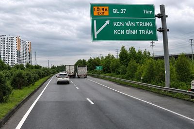 Chèn ép xe khác trên cao tốc Hà Nội - Lạng Sơn, tài xế bị phạt 45 triệu đồng