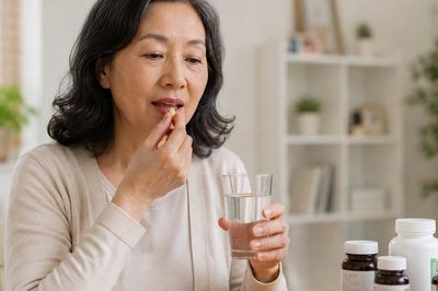6 sai lầm khi bổ sung vitamin sau tuổi 50