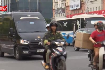 Xe hợp đồng đón, trả khách sai quy định có thể bị thu hồi giấy phép
