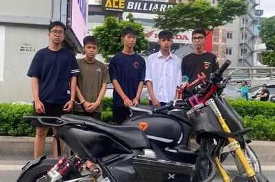 Làm rõ nhóm thanh thiếu niên 'bốc đầu xe' trên phố Trường Chinh