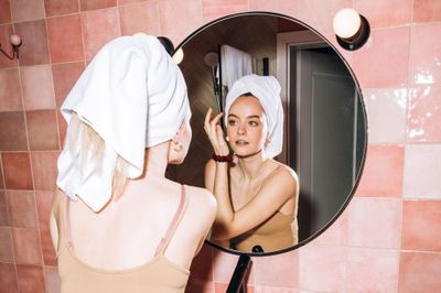 Vì sao nhiều người đặt tủ lạnh ngay trong phòng tắm